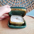 Jerger reiswekker in groen leren etui, Ophalen of Verzenden