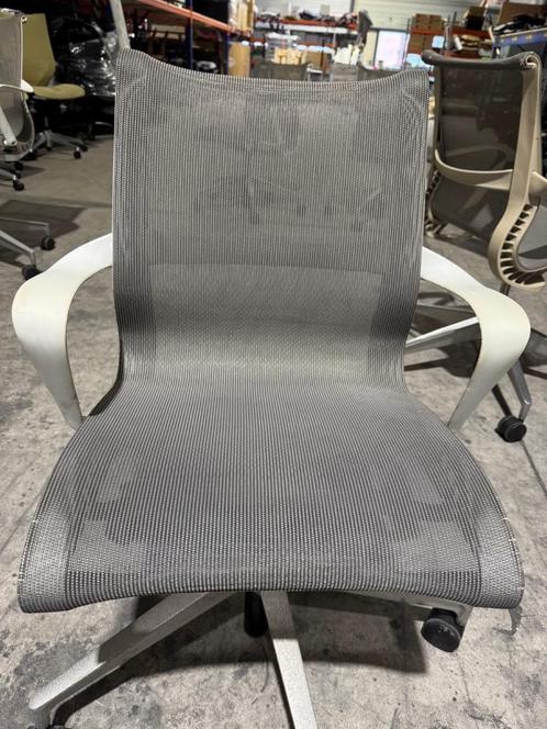 Herman Miller Setu stoelen met lichte schade (div. kleuren), Huis en Inrichting, Bureaustoelen, Gebruikt, Bureaustoel, Overige kleuren