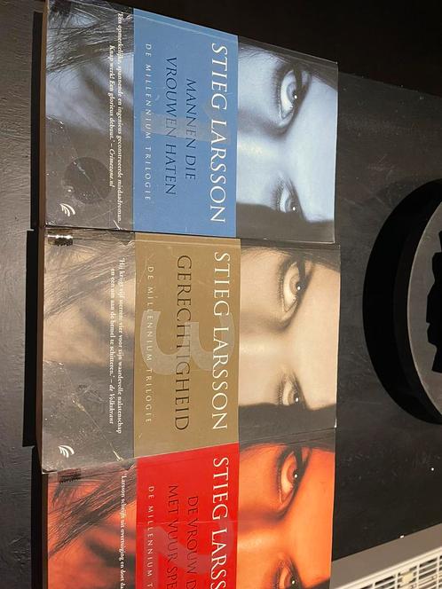 Stieg Larsson - 3 boeken zie foto, Boeken, Thrillers, Gelezen, Scandinavië, Ophalen of Verzenden
