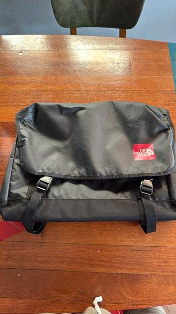 North Face basecamp messenger 17” laptop tas beschikbaar voor biedingen