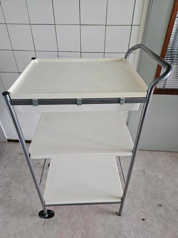 Trolley - Beetje Vergeeld beschikbaar voor biedingen