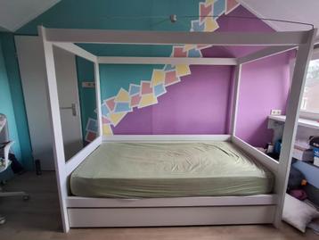 Lifetime hemelbed beschikbaar voor biedingen