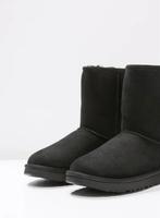 UGG Classic Short Laarzen - Maat 37, Ophalen of Verzenden, Zo goed als nieuw, Zwart, Lage of Enkellaarzen