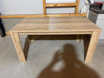 Eettafel beschikbaar voor biedingen