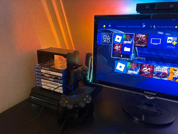 Playstation 4 Pro 1 TB met games, 2 controllers en Stuur, Spelcomputers en Games, Spelcomputers | Sony PlayStation 4, Gebruikt