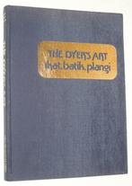 The Dyer's Art  IKAT, BATIK, PLANGI   133581, Boeken, Ophalen of Verzenden, Zo goed als nieuw, Tekenen en Schilderen