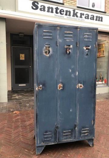 Vintage ijzeren lockerkast - industriële kast beschikbaar voor biedingen