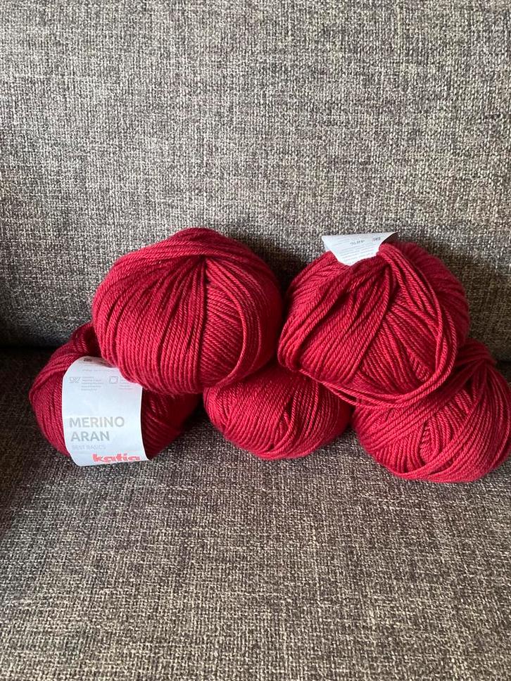 Pakket van 5 Bollen Merino Aran van Katia kleur 71, Hobby en Vrije tijd, Breien en Haken, Zo goed als nieuw, Breien of Haken, Wol of Garen