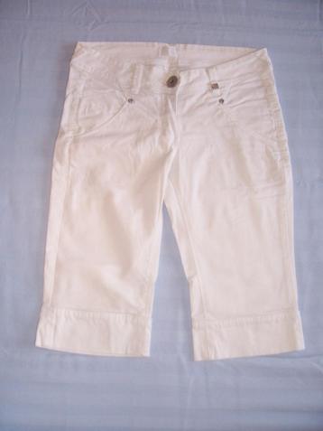 Hele mooie witte driekwart broek merk Tumble Dry maat 158 beschikbaar voor biedingen