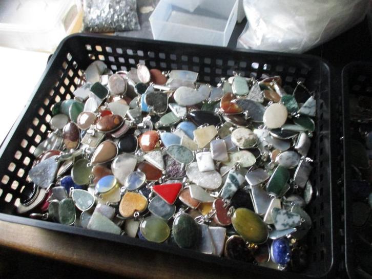 GROTE partij van 1000 natuursteen hangers, Sieraden, Tassen en Uiterlijk, Edelstenen, Nieuw, Ophalen of Verzenden