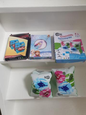 2x zwembandjes + strandbal beschikbaar voor biedingen