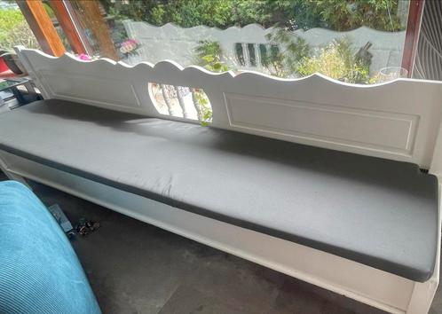 Witte Brocante klepbank met veel opbergruimte, Antiek en Kunst, Antiek | Meubels | Stoelen en Banken, Ophalen