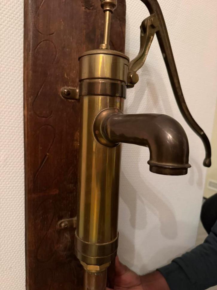 Antieke koperen wandpomp – merk “UNIE”, Antiek en Kunst, Antiek | Koper en Brons, Koper, Ophalen