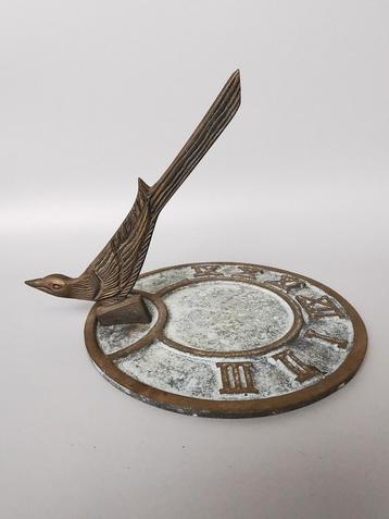 Art deco brons zonnewijzer met vogel beschikbaar voor biedingen
