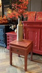 Oud klein stoer tafeltje, bijzettafel, rood nachtkastje VdlM, Ophalen