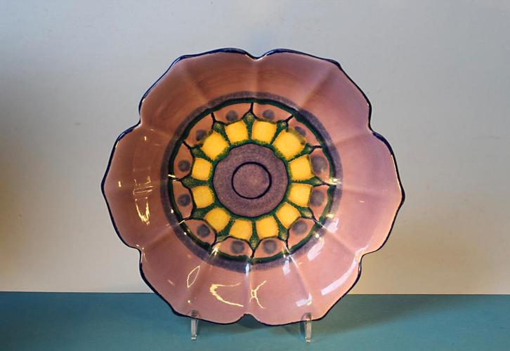 Flora Lila Gouda schaal fruitschaal paars blauw groen geel, Antiek en Kunst, Antiek | Woonaccessoires, Ophalen of Verzenden