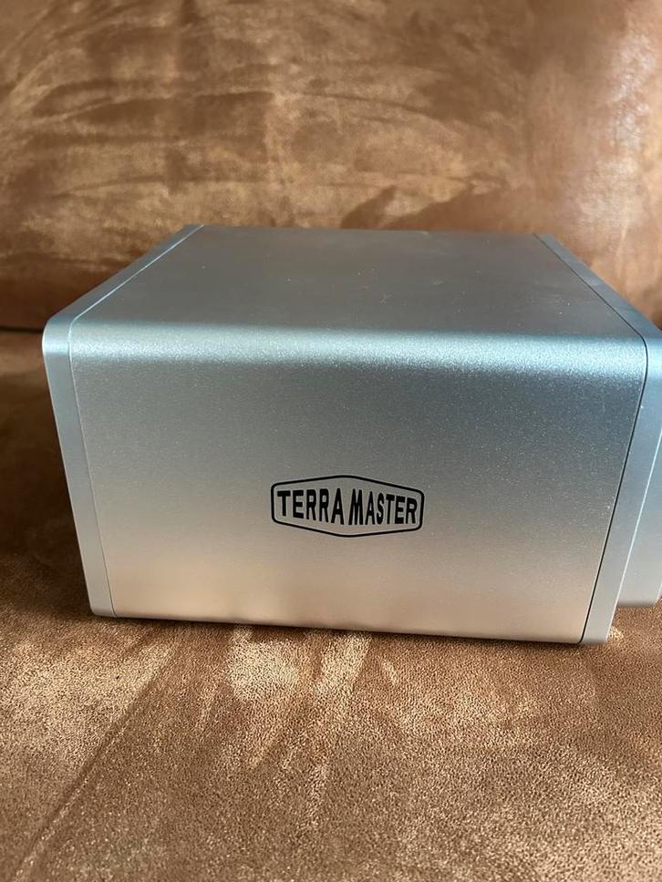 TerraMaster NAS - Zo goed als nieuw! Model f4- 220, geen hdd, Computers en Software, NAS, Zo goed als nieuw, Ophalen of Verzenden