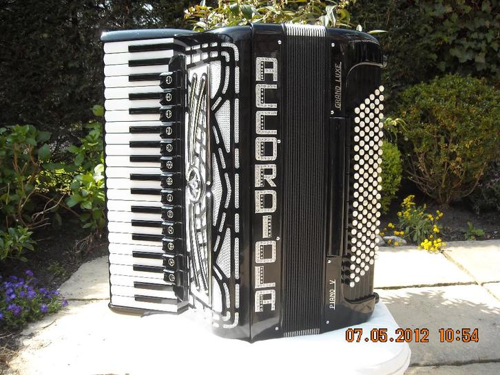 accordeon accordiola, Muziek en Instrumenten, Accordeons, Zo goed als nieuw, 120-bas, Accordiola, Met koffer, Ophalen
