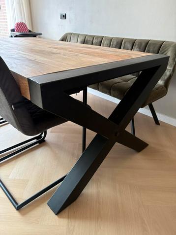 Mango houte eetkamer tafel beschikbaar voor biedingen