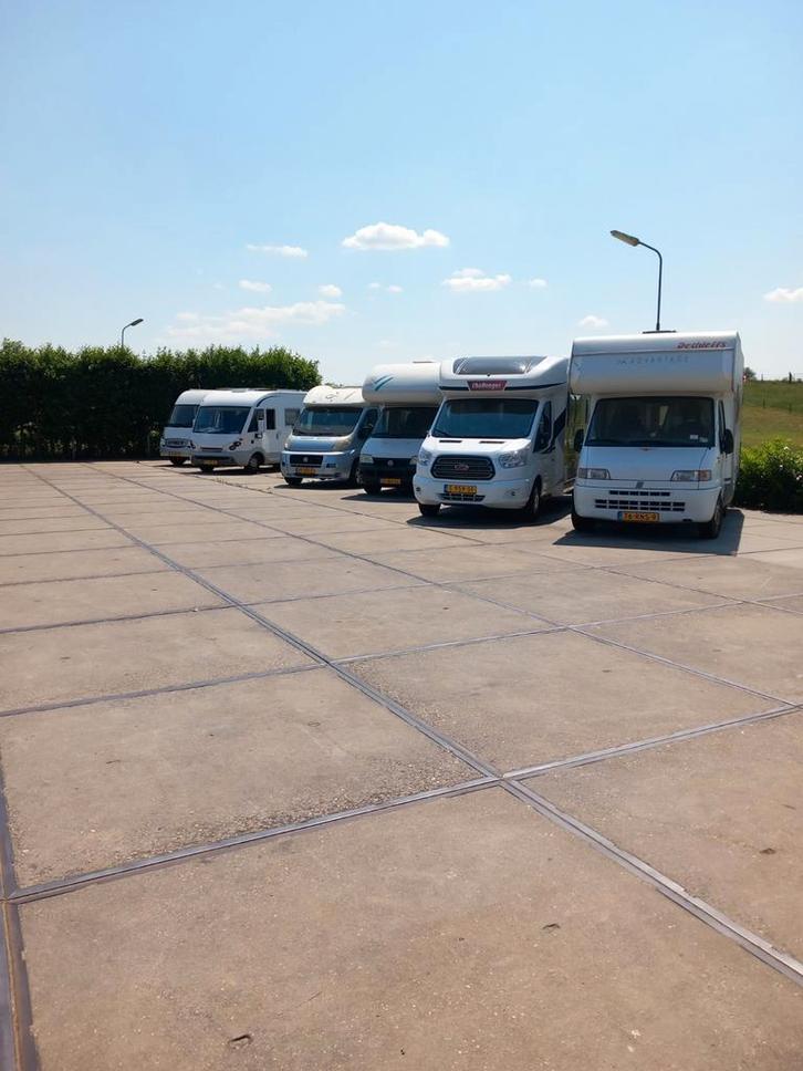 Camperstalling buiten, Caravans en Kamperen, Caravanstallingen