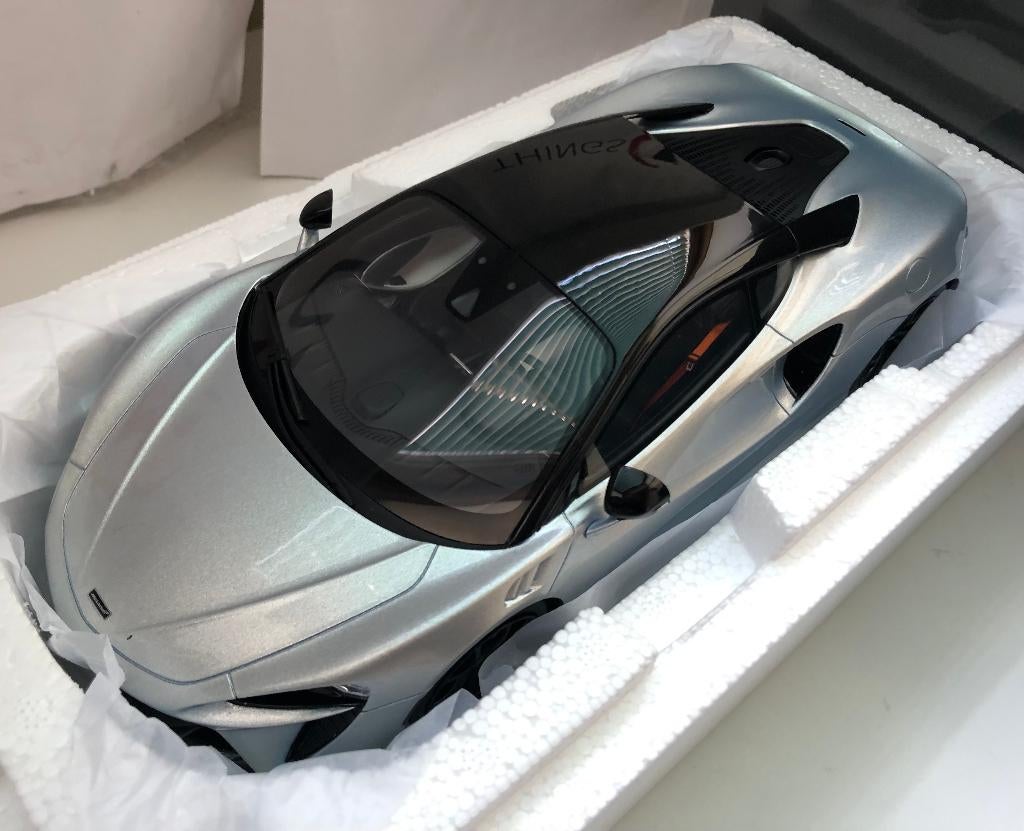 GT Spirit 1:18 McLaren Artura 2021 zilver/zwart nieuw, Hobby en Vrije tijd, Modelauto's | 1:18, Ophalen of Verzenden, Nieuw, Auto