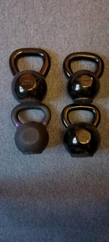 4 Gietijzeren Kettlebells beschikbaar voor biedingen