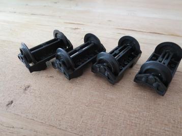 9V Trein Rails 4x Houder met Wielstellen (5304 of 2878c01) beschikbaar voor biedingen