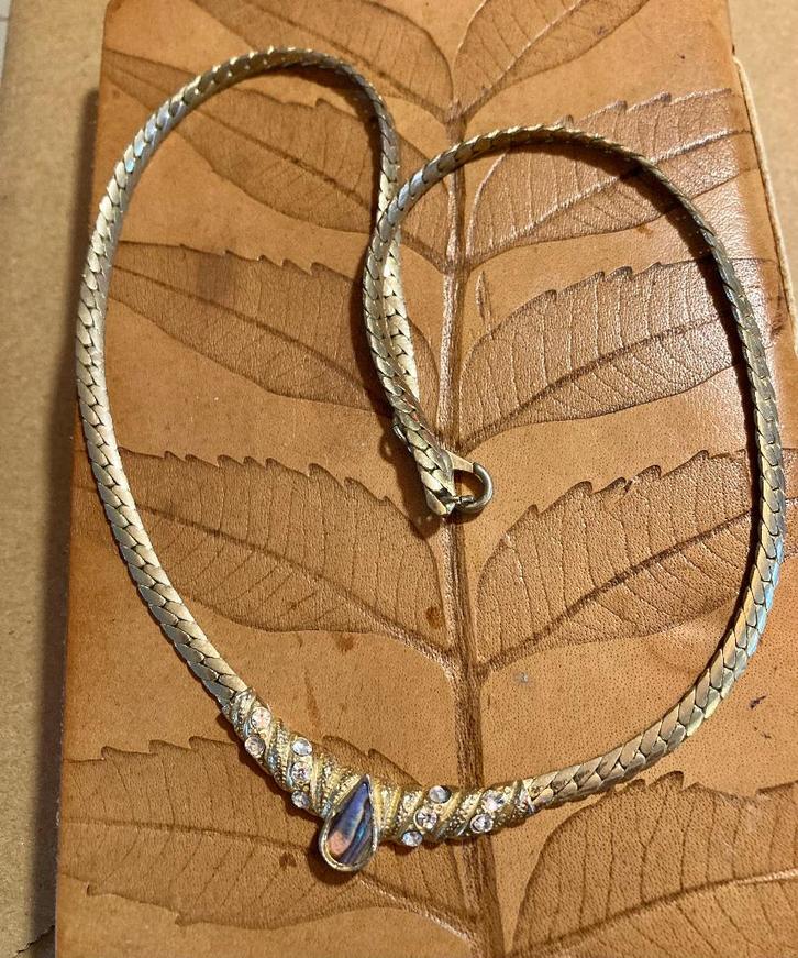 Vintage vergulde parelmoer strass goudkleur collier ketting, Sieraden, Tassen en Uiterlijk, Antieke sieraden, Ketting, Overige materialen