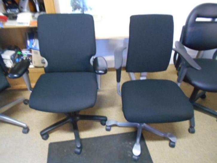 Bureaustoelen nieuwe bekleding, Huis en Inrichting, Bureaustoelen, Zo goed als nieuw, Bureaustoel, Zwart, Ergonomisch, Ophalen