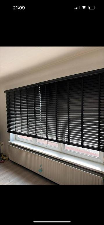 Zwarte houten jaloezieën 160x180 (2 stuks) beschikbaar voor biedingen