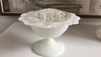 Vintage bloemsteker,melkglas,opaline glas,vaasje op voet, Ophalen of Verzenden