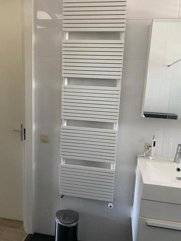 Radiator kachel badkamer wit Vasco beschikbaar voor biedingen