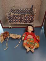 Poppenbedhe van ijzer plm. J 60, Japans popje idem, Antiek en Kunst, Antiek | Speelgoed, Ophalen of Verzenden