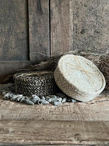 Jute onderzetters naturel en zwart beschikbaar voor biedingen