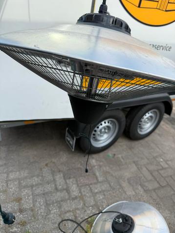 2 Hangende Terrasverwarmers beschikbaar voor biedingen