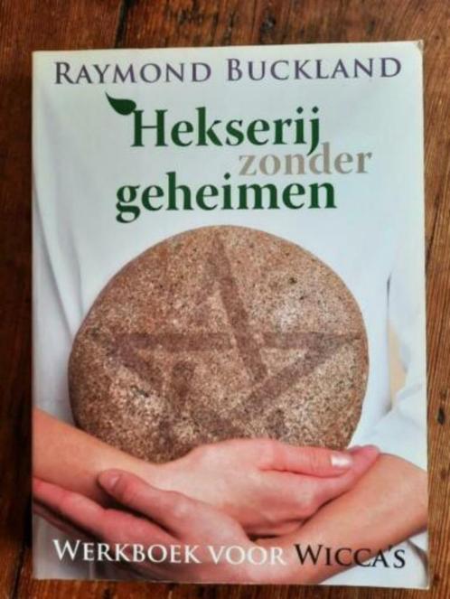 Hekserij zonder geheimen . Raymond Buckland, Boeken, Esoterie en Spiritualiteit, Zo goed als nieuw, Ophalen of Verzenden