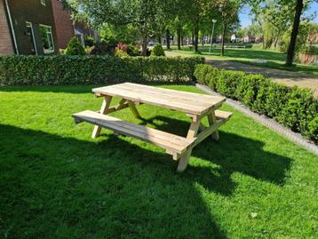 Picknick tafel beschikbaar voor biedingen