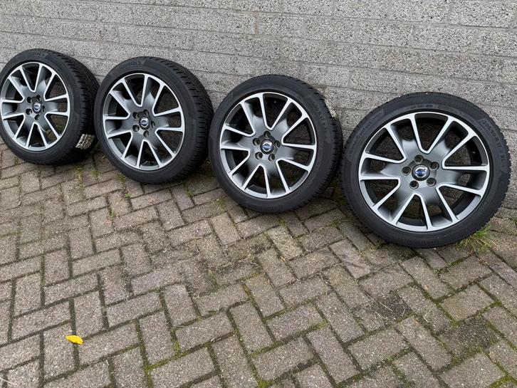 17 inch. Volvo V40/V50 winterset, Auto-onderdelen, Banden en Velgen, Banden en Velgen, Winterbanden, 17 inch, 205 mm, Ophalen