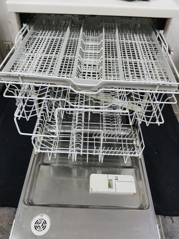 Miele vaatwasser met besteklade Werkt Perfect beschikbaar voor biedingen