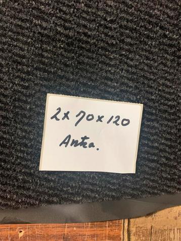 2 Schoon Loopmatten met Anti-Slip Rug beschikbaar voor biedingen