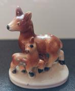Vintage porseleinen beeldje Moeder Hert met jong, Verzamelen, Beelden en Beeldjes, Ophalen of Verzenden, Zo goed als nieuw, Dier