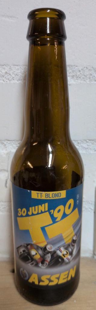 TT Bierfles Assen 100 jaar - Verzamelobject, Verzamelen, Overige Verzamelen, Gebruikt, Ophalen of Verzenden