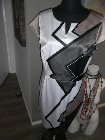 MEKSTONE jurk mt 42 valt als 38/40 wit/taupe/beige/zwart beschikbaar voor biedingen