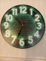 Wandklok met leuke groene neon cijfers, Huis en Inrichting, Ophalen, Nieuw, Analoog, Wandklok
