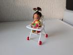 Popje in kinderstoel op wieltjes, voor bij het poppenhuis 🏠, Ophalen of Verzenden, Overige typen