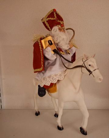 Sinterklaas op paard ca 45 cm beschikbaar voor biedingen