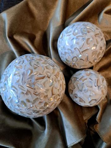 Decoratieve Schelpenbollen Set van 3 beschikbaar voor biedingen