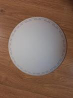 Witte plafondlamp met griekse patroon, Huis en Inrichting, Lampen | Hanglampen, Ophalen, Gebruikt, Glas, Minder dan 50 cm