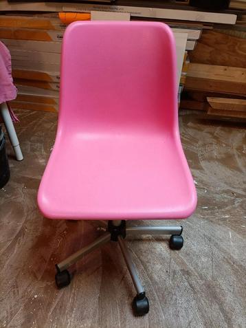 Roze bureaustoel  beschikbaar voor biedingen