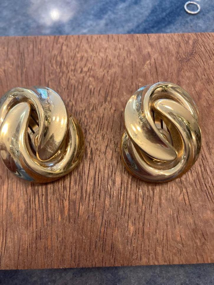 Christian Dior Vergulde Oorclips Clips The Knot, Sieraden, Tassen en Uiterlijk, Oorbellen, Gebruikt, Knopjes of Stekers, Overige materialen